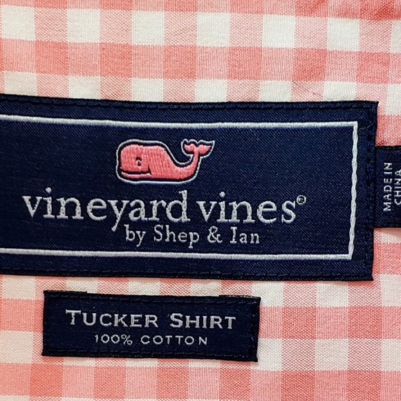 Vineyard Vines Man's Tucker Shirt, Size Medium - Picture 3 of 3